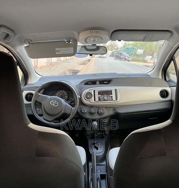 Toyota Vitz 1.3 AWD 5dr 2012 Silver