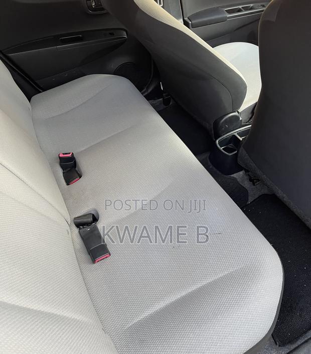 Toyota Vitz 1.3 AWD 5dr 2012 Silver