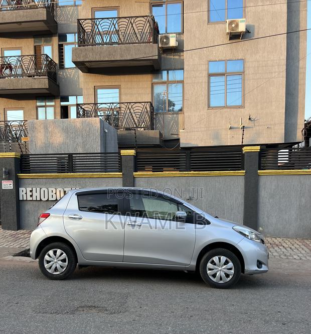 Toyota Vitz 1.3 AWD 5dr 2012 Silver