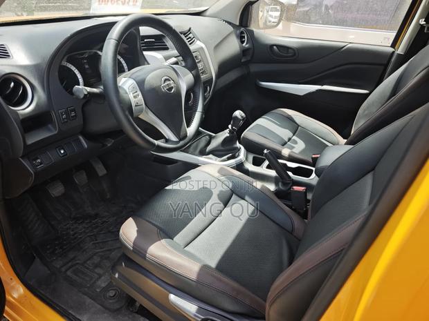 Nissan Navara 2020 Yellow