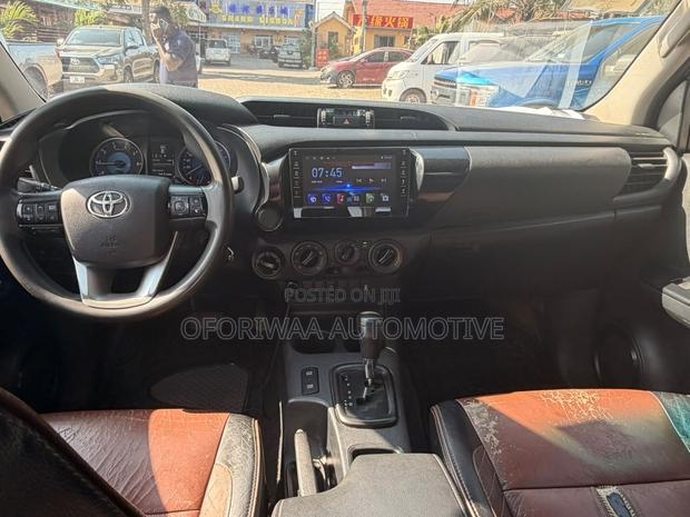 Toyota Hilux 2018 Black