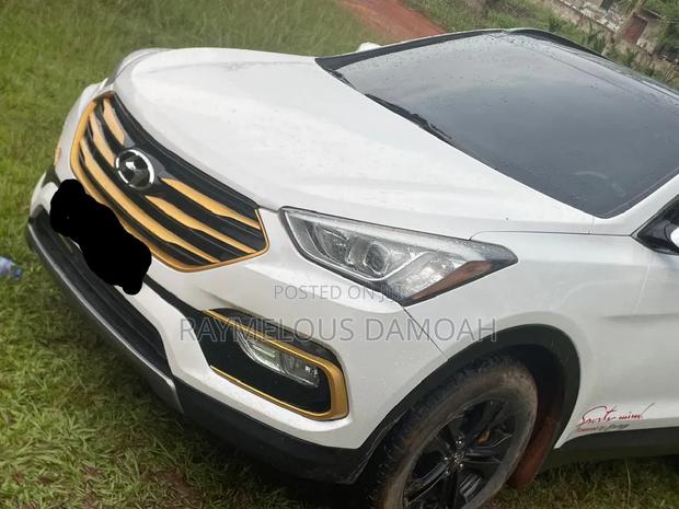 Hyundai Santa Fe SE AWD 2016 White