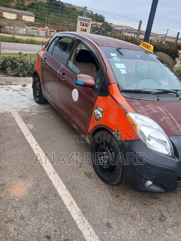 Toyota Vitz 1.3 FWD 3dr 2010 Brown