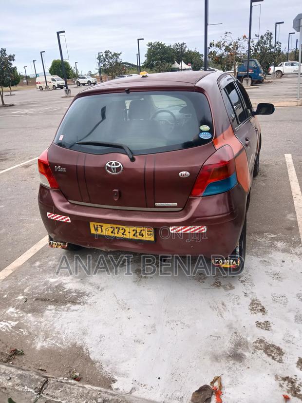 Toyota Vitz 1.3 FWD 3dr 2010 Brown