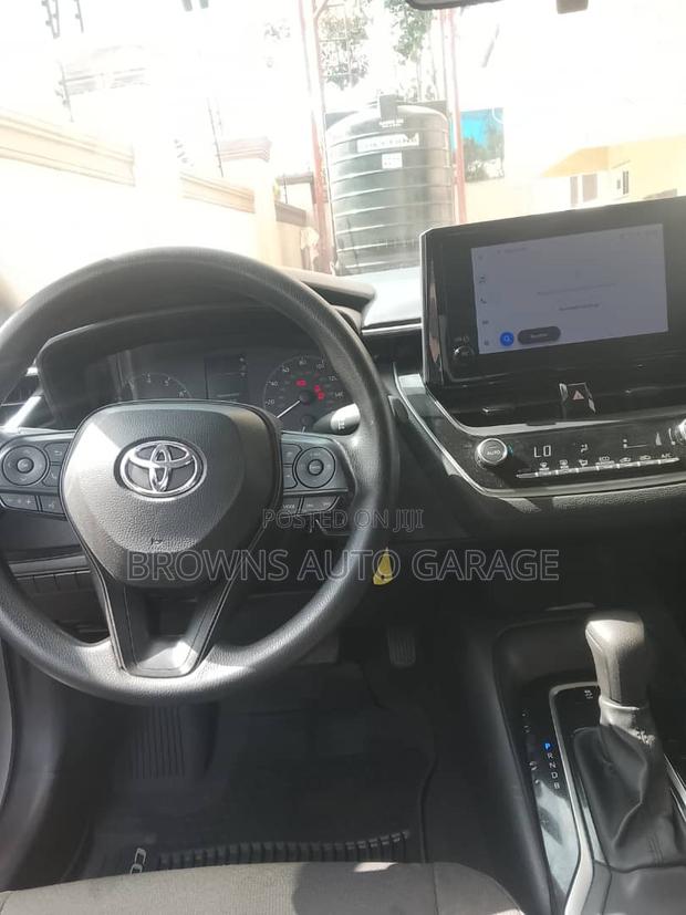 Toyota Corolla 2023 Silver