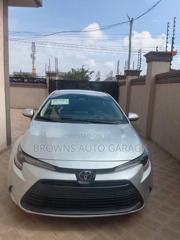 Toyota Corolla 2023 Silver