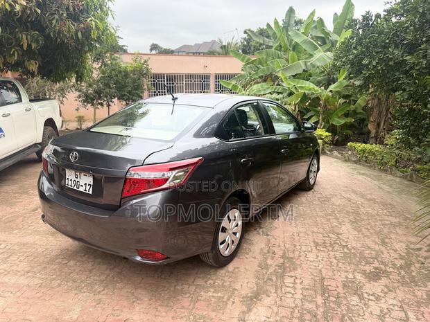 Toyota Yaris 2017 Gray