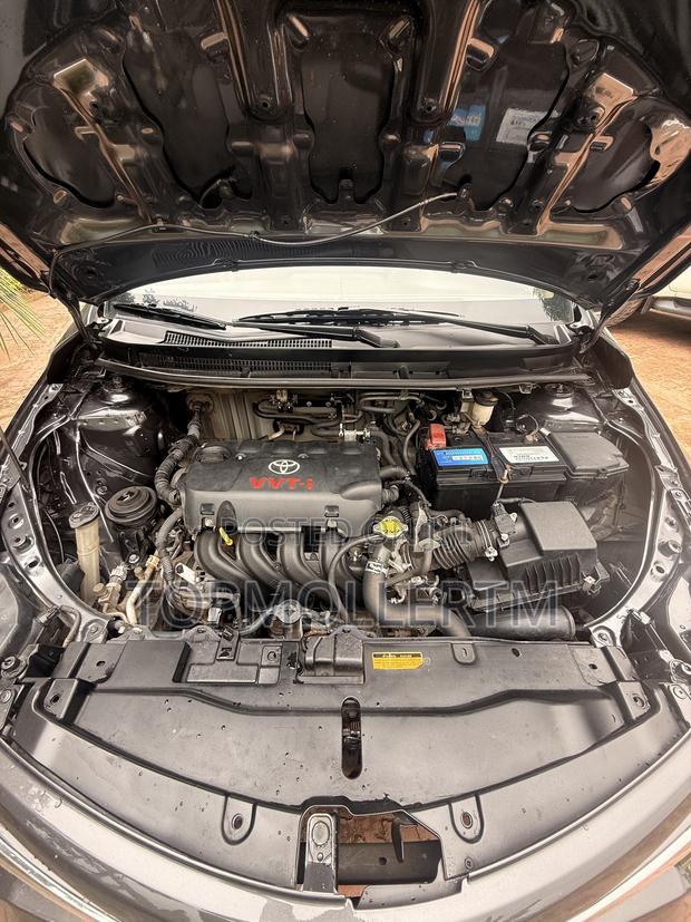 Toyota Yaris 2017 Gray