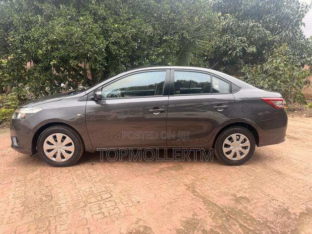 Toyota Yaris 2017 Gray