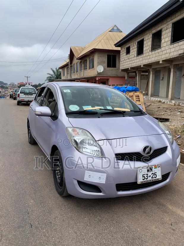 Toyota Vitz 1.3 FWD 5dr 2010 Silver