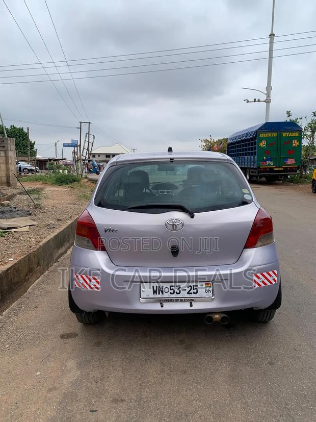Toyota Vitz 1.3 FWD 5dr 2010 Silver