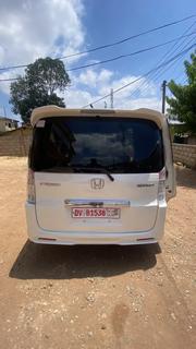 Honda Stepwgn 2012 White for sale