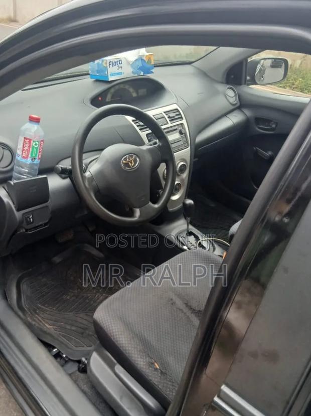 Toyota Yaris 2010 Black