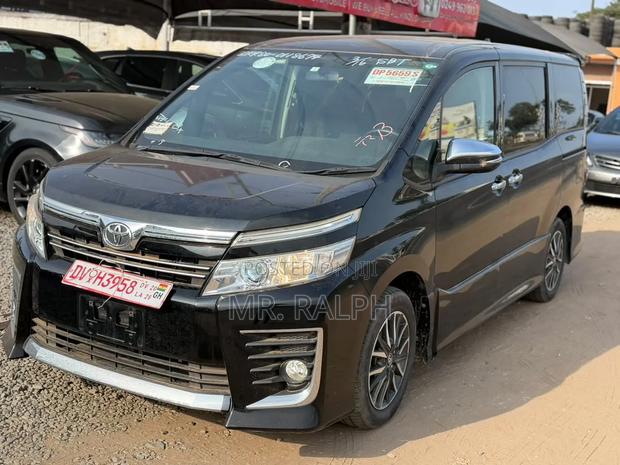Toyota Voxy V 4WD 8-Seater 2015 Black
