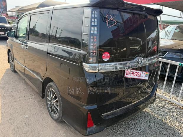 Toyota Voxy V 4WD 8-Seater 2015 Black