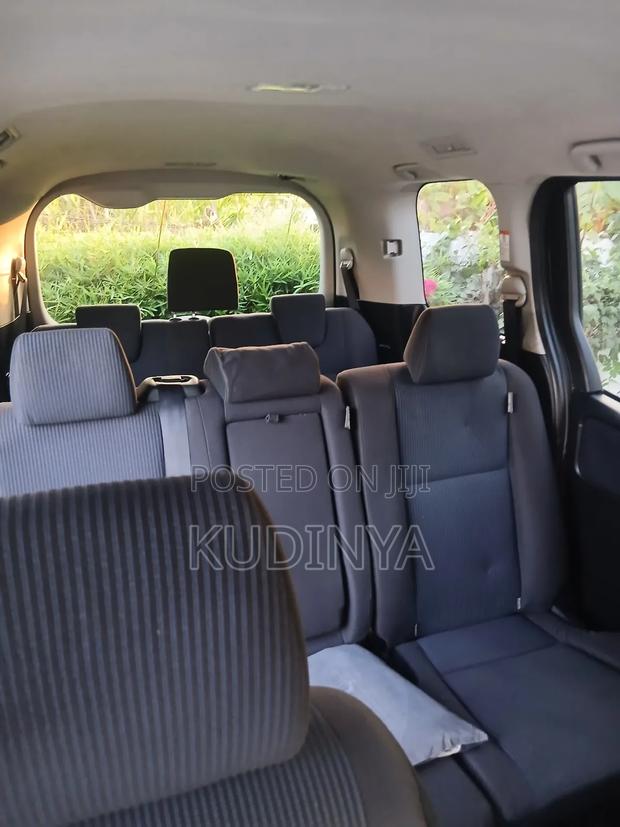 Toyota Voxy V 4WD 8-Seater 2017 White