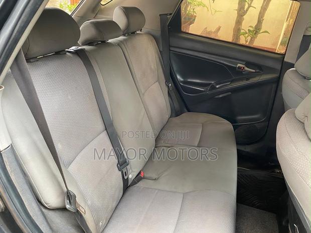 Toyota Matrix S Hatchback FWD (2.4L 4cyl 5A) 2010 Gray