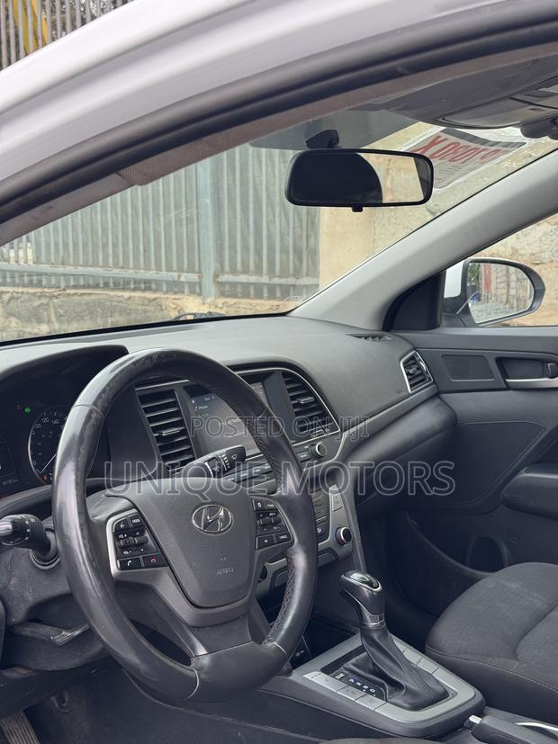 Hyundai Elantra SE 2018 White