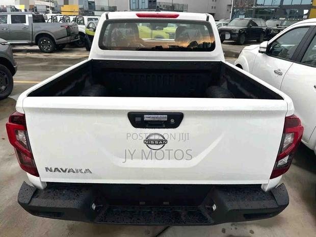New Nissan Navara 2025 White