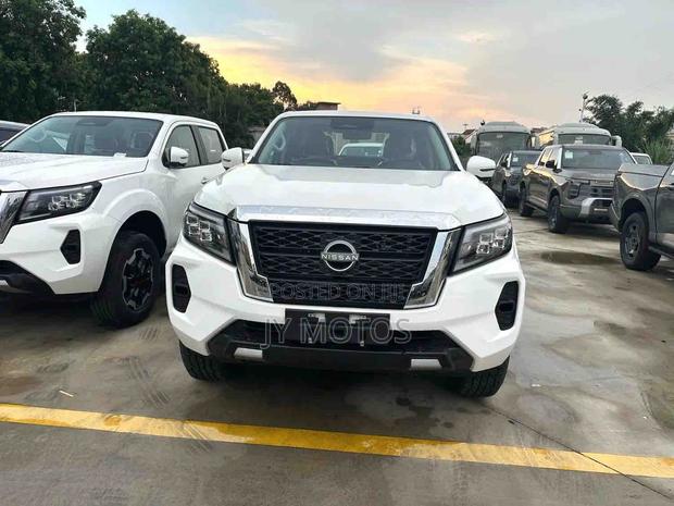 New Nissan Navara 2025 White
