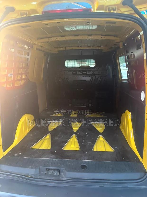Ford Transit Connect 2016 Yellow