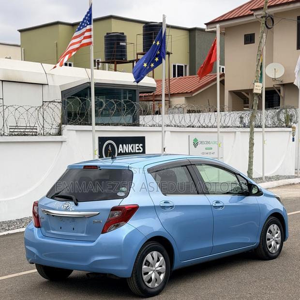 Toyota Vitz 1.3 FWD 5dr 2015 Blue