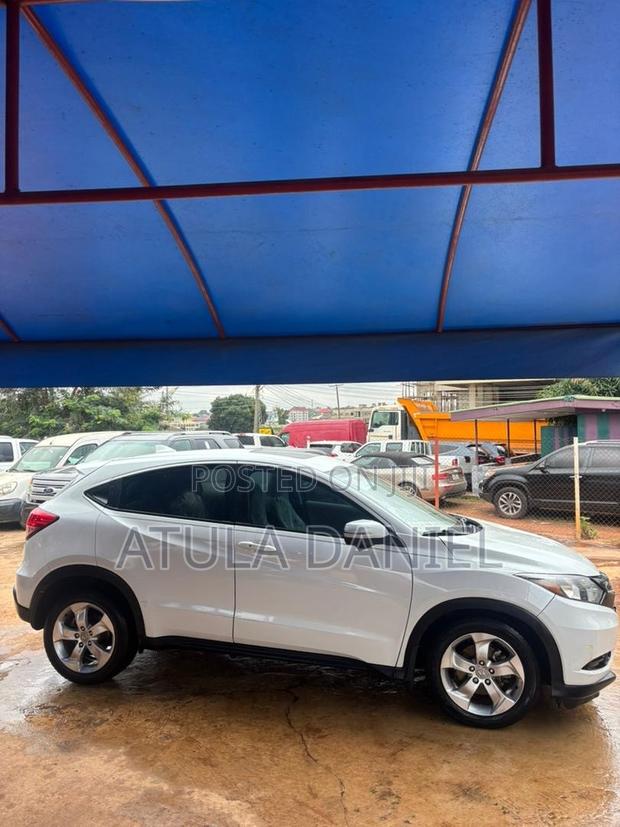 Honda HR-V 4dr SUV (1.5L 4cyl CVT) 2016 White