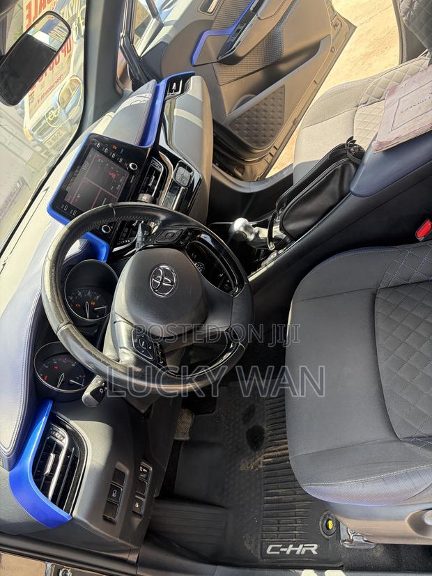 Toyota C-HR LE FWD 2020 Black