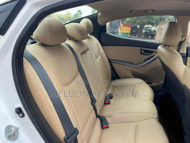 Hyundai Elantra Limited Sedan FWD (1.8L 4cyl 6A) 2013 White