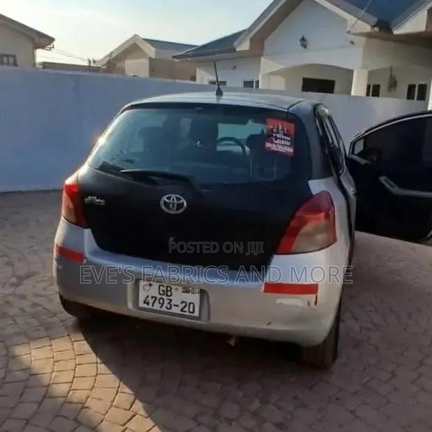 Toyota Vitz 2010 Black