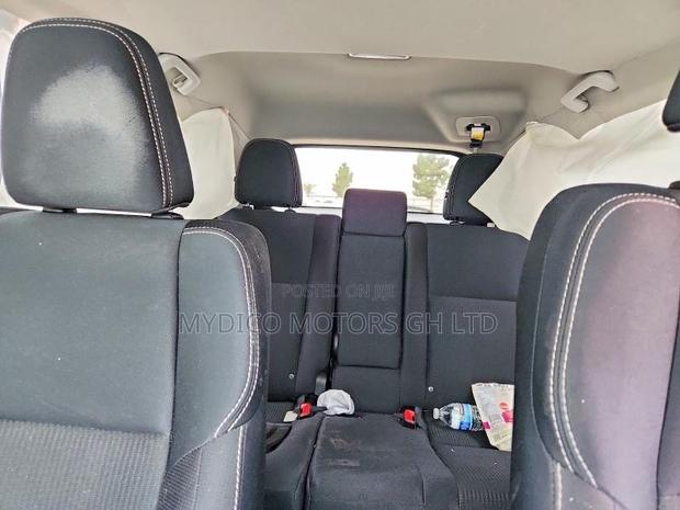 Toyota RAV4 XLE 4dr SUV AWD (2.5L 4cyl 6A) 2015 White