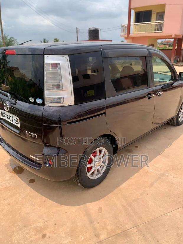 Toyota Sienta 2012 Black