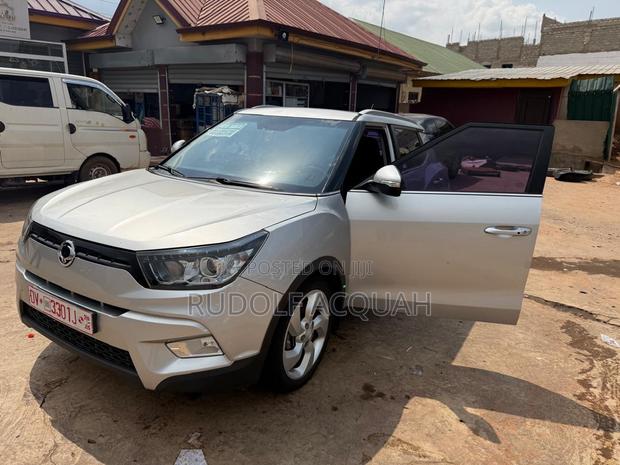 SsangYong Tivoli LX 2016 Silver