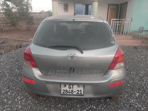 Toyota Vitz 1.3 AWD 5dr 2010 Gray