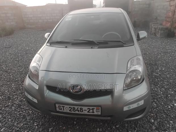 Toyota Vitz 1.3 AWD 5dr 2010 Gray