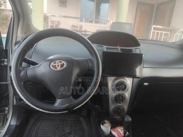 Toyota Vitz 1.3 AWD 5dr 2010 Gray