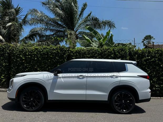 Mitsubishi Outlander SE 2022 White