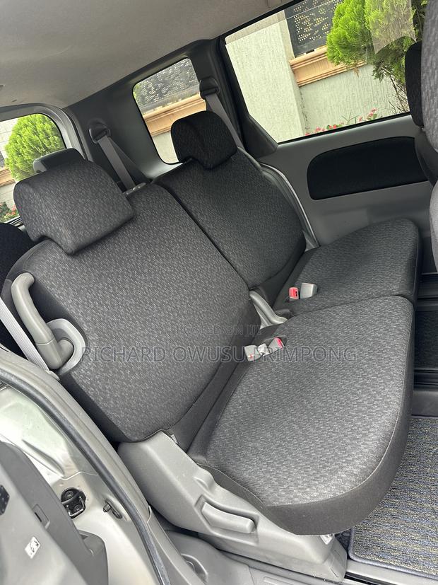 Toyota Sienta 2013 Silver