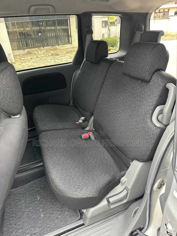 Toyota Sienta 2013 Silver