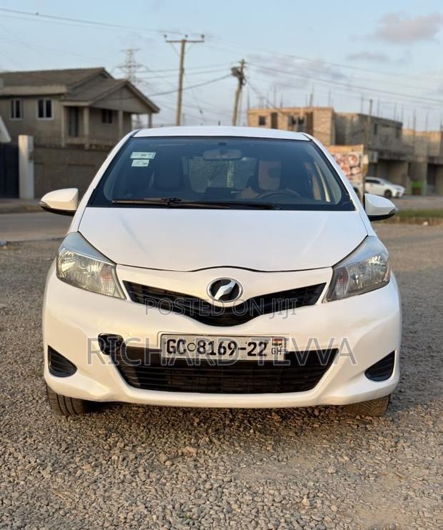 Toyota Vitz 1.3 AWD 5dr 2012 White
