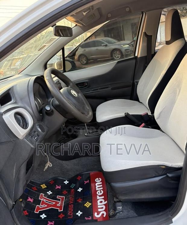 Toyota Vitz 1.3 AWD 5dr 2012 White