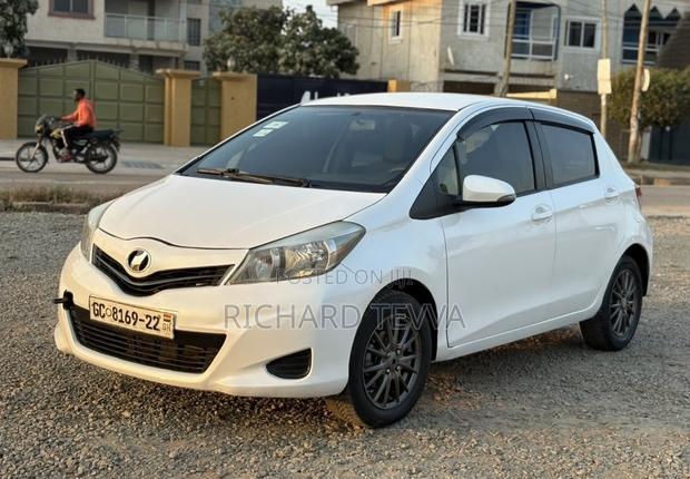 Toyota Vitz 1.3 AWD 5dr 2012 White