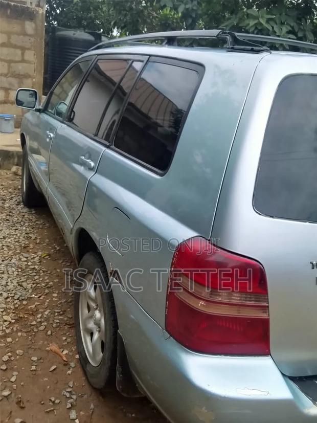 Toyota Highlander Base FWD 2002 Blue
