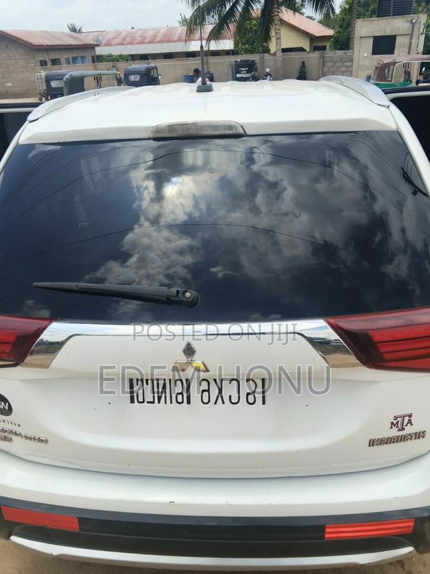 Mitsubishi Outlander 2016 White