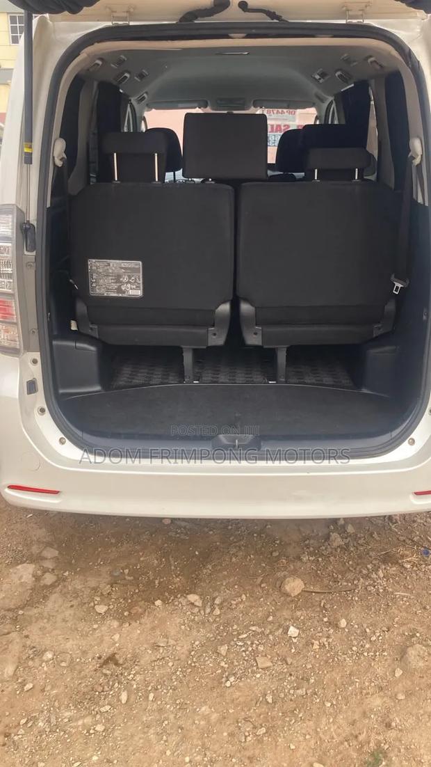 Toyota Voxy 2012 White