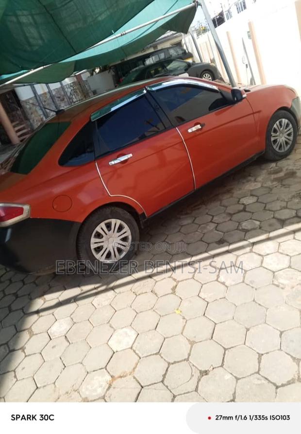 Ford Focus S 2010 Orange