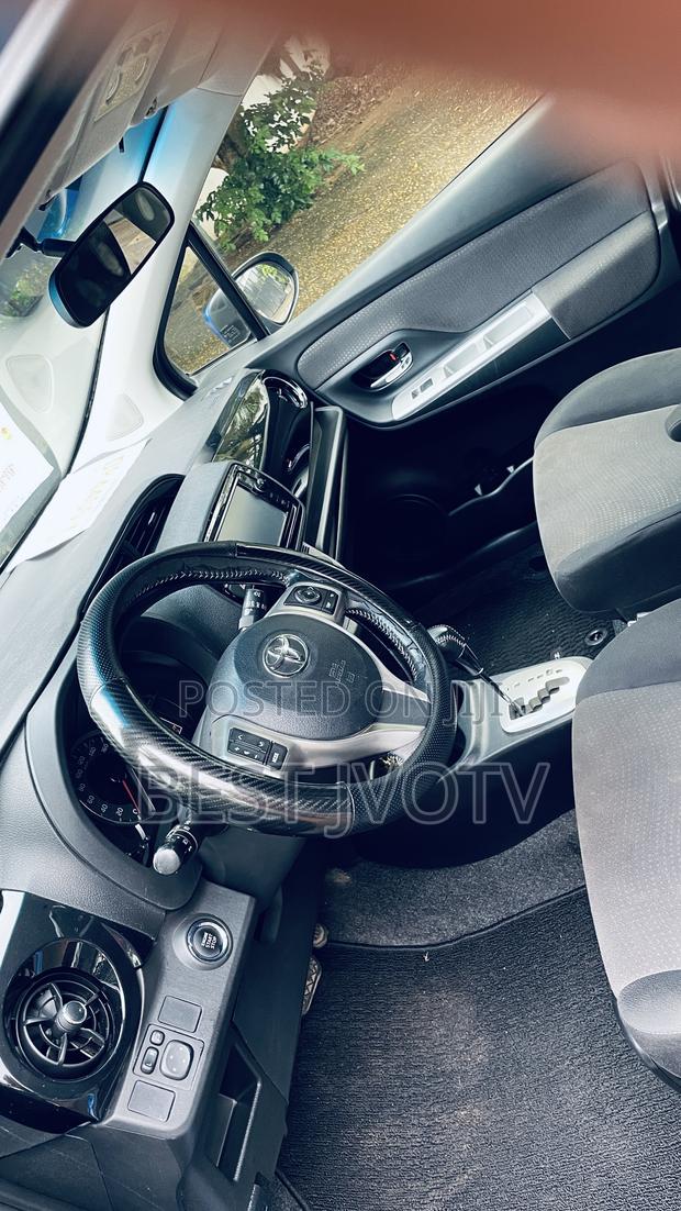 Toyota Vitz 1.3 AWD 5dr 2015 Blue