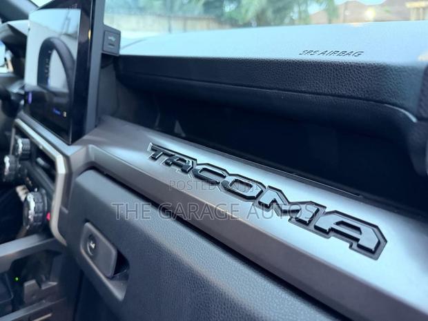 Toyota Tacoma SR5 XtraCab 6' Bed AT 2024 Silver
