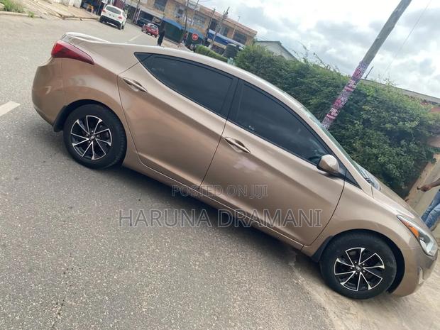 Hyundai Elantra Limited Sedan FWD (1.8L 4cyl 6A) 2016 Brown