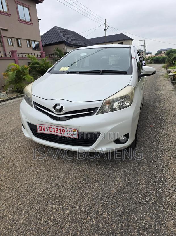Toyota Vitz 1.3 AWD 5dr 2013 White